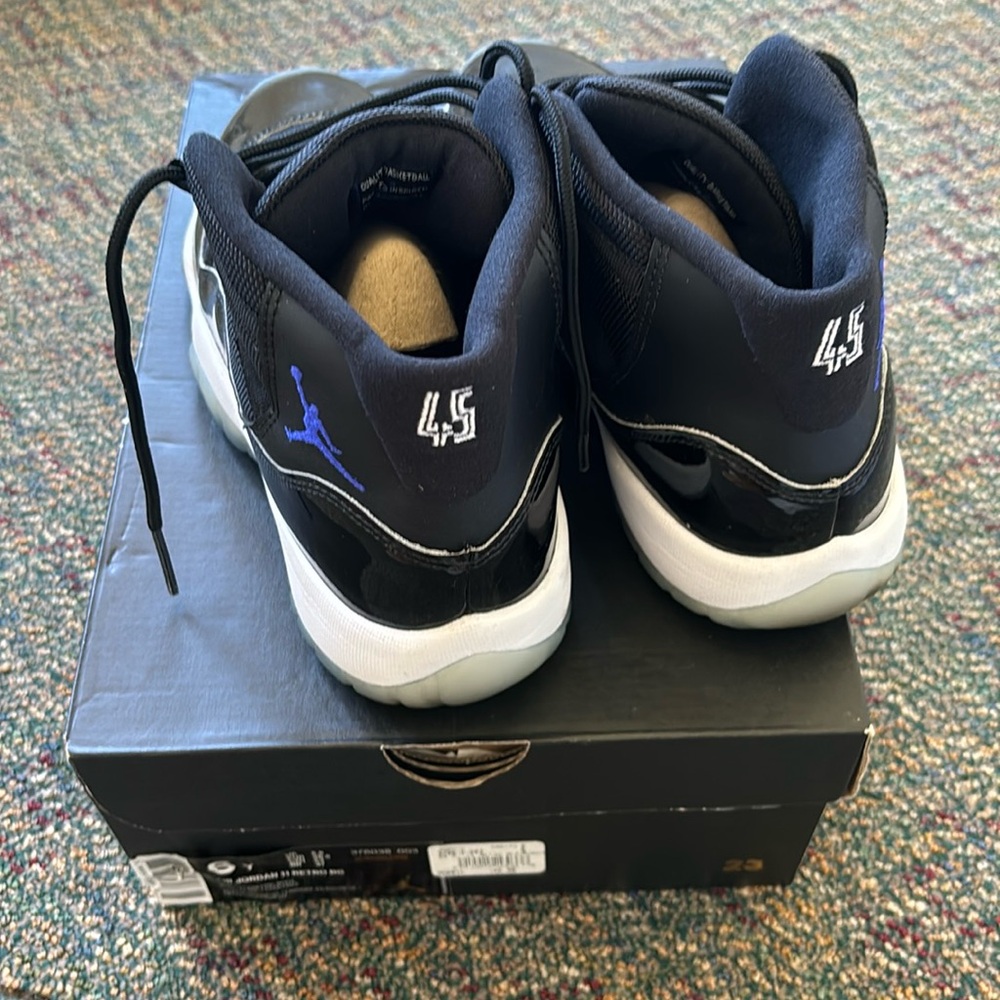 JORDAN Space Jam 11s Size 6Y / Womens 7.5